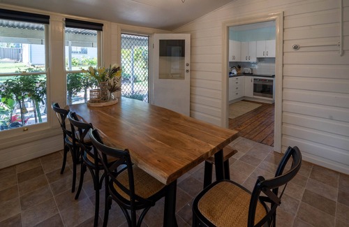 Cessnock Cottage | Gateway to the Vineyards *Jacuzzi* Federation Entertainer home