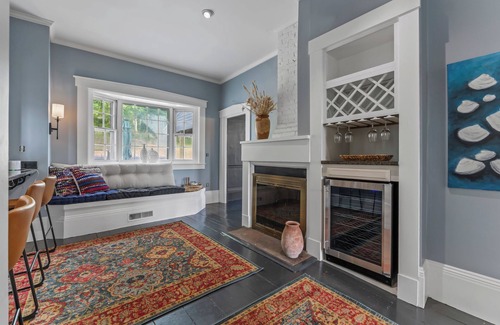 Newcastle House | Gather in Comfort at The Flying Cloud