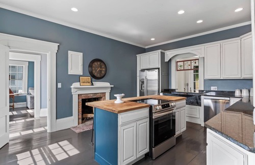 Newcastle House | Gather in Comfort at The Flying Cloud