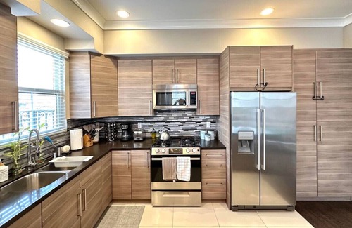 Glendale Condo | GD1-Downtown Glendale Apartment