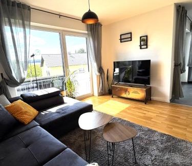 Unteraurach Apartment | Gehobenes Wohnen mit Balkon, Parkplatz und keine 10 Minuten in die City