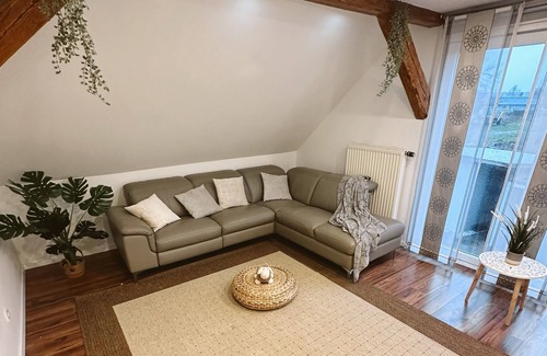 Wolfsbach Apartment | Gemütliche 2-stöckige Ferienwohnung 3 Minuten von der Autobahn!