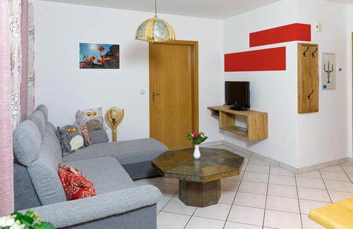 Altenkunstadt Apartment | Gemütliche Ferienwohnung (40qm) mit Terrasse & Garten