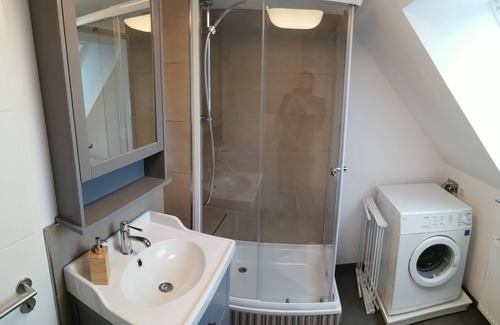 Elsfleth Apartment | Gemütliche, Frisch Renovierte Wohnung Direkt am Elsflether Weserdeich