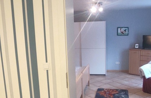 Rees Apartment | Gemütliche Kleine Ferienwohnung auf Alter Hofanlage mit Terrasse und Gartenblick