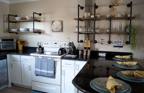 South Pensacola Cottage | ~Gem on G St~Downtown Pensacola~Bring your Pet~Walk to Restaurants & Supposey~