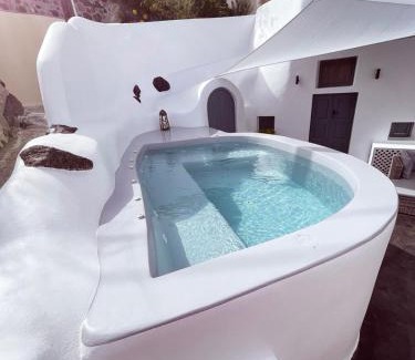 Finikia Villa | Gemini Cave