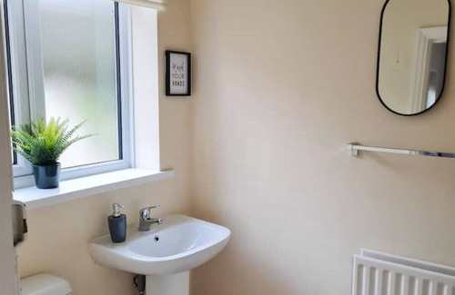 Heaton Apartment | Genade Apts - Heaton, Newcastle. Near Hosp & Uni