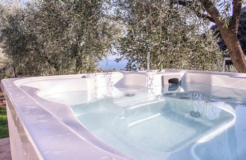 Mattinata House | Gentle Valley House No. 1