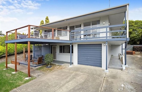 Malua Bay House | George Bass Drive 569 On The Beach Living managed by Batemans Bay Accom