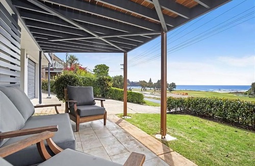 Malua Bay House | George Bass Drive 569 On The Beach Living managed by Batemans Bay Accom