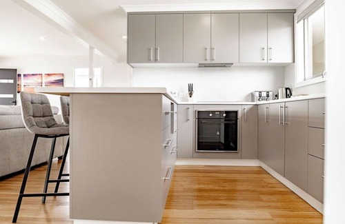Stieglitz Apartment | Georges Bay Bungalow - Family and Pet Friendly