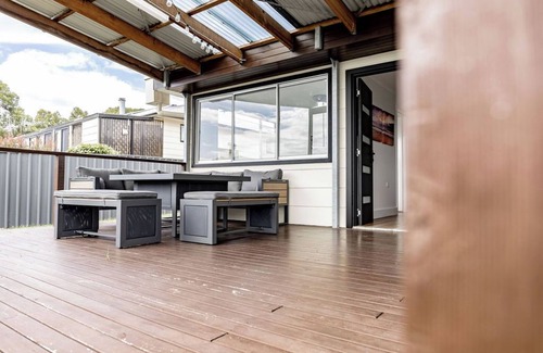 Stieglitz Apartment | Georges Bay Bungalow - Family and Pet Friendly