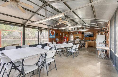 Wray House | Georgia Lakefront Cabin with Fire Pit and Grills!
