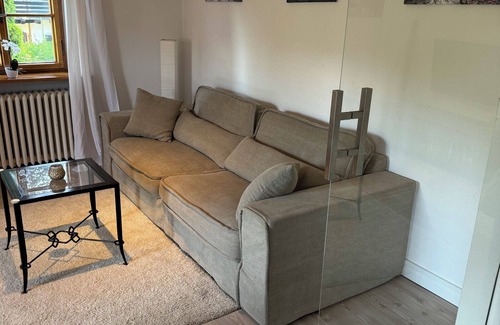 Bad Aibling Apartment | Geräumigen und Modernen 4. Zi Ferienwohnung, Erweiterbar auf 5 Zi