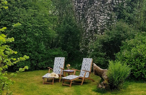 Whitland Cottage | Ger y Nant: A Tranquil Hot Tub Retreat