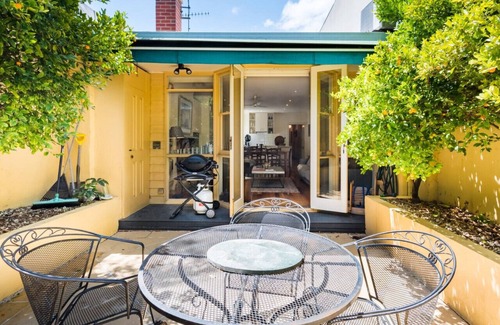 Richmond North House | Get Cozy by the Fire in the Sought-after City Suburbs