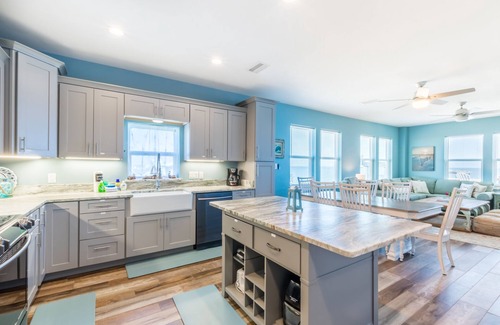 Alabama Gulf Coast House | Get “Out of Office” and into this bayfront beauty! Private pier for Fishing.