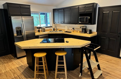 Mount Shasta House | Getaway 3-bedroom house with WiFi in Mount Shasta