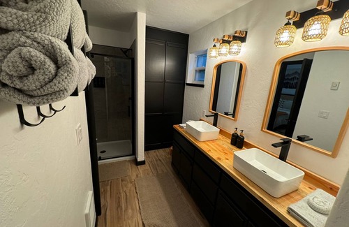 Mount Shasta House | Getaway 3-bedroom house with WiFi in Mount Shasta