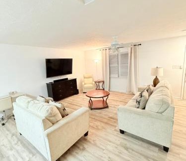 Savannah House | Getaway at 26 Oxford Ct