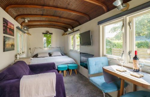 Medemblik House | Gezellige Pipo met grote schommel aan het water en hottub