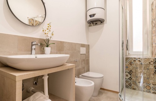 Trieste City Centre Hotel | Ghiberti Apartments - Prussian Blue