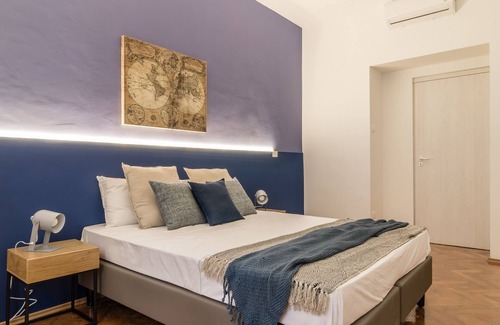 Trieste City Centre Hotel | Ghiberti Apartments - Prussian Blue
