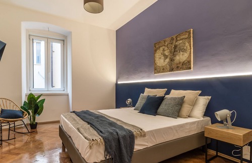 Trieste City Centre Hotel | Ghiberti Apartments - Prussian Blue