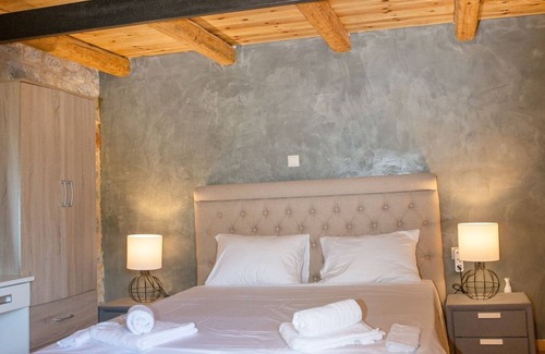Omales Cottage | Gi - Ktima Ximitadi - Two Bedroom Cottage, Sleeps 6