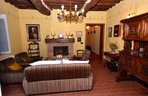 Sant'Andrea di Compito Villa | Giada Country House & Pool - GiadaPalaceGroup