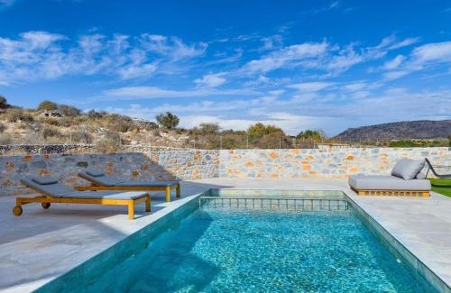 Kefalas Villa | Gianna's Panoramic Seaview Twin Villas with pool 2