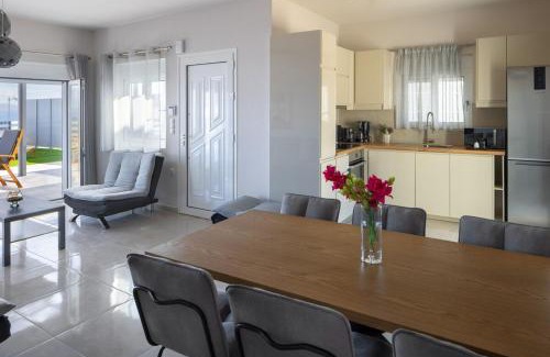 Kefalas Villa | Gianna's Panoramic Seaview Twin Villas with pool 2