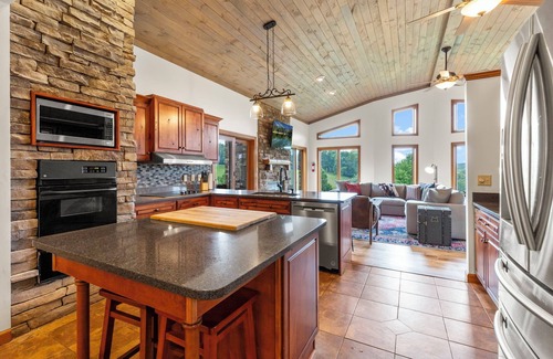 Logan Cabin | Giant House and Property w/Private Golf Course!