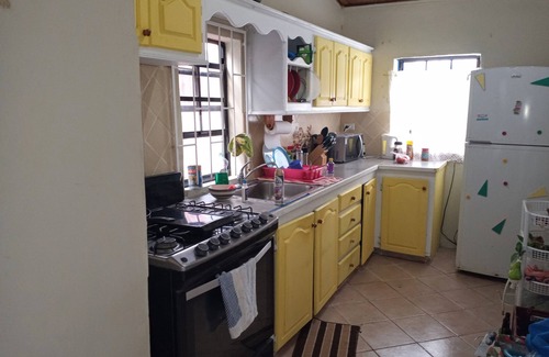 Henrys House | Gill's Place is located in Bridgetown, just 2 minutes away from Brown's Beach.