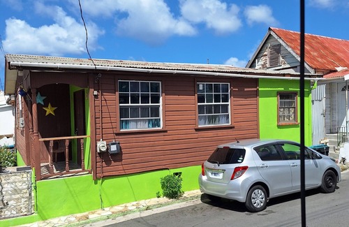 Henrys House | Gill's Place is located in Bridgetown, just 2 minutes away from Brown's Beach.
