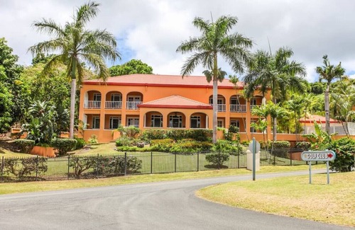 Estate River House | Ginger Fancy - 5BR on Golf Course with a Pool!