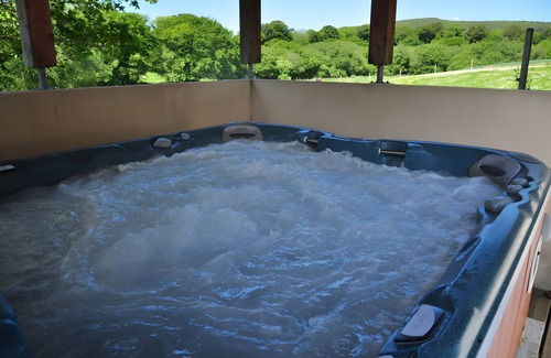 Plogonnec House | Gite 2 - Lopéau Holiday Homes with Pool and Spa