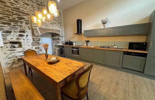 Plouneventer House | Gîte apartment with terrace near a pond animals accepted