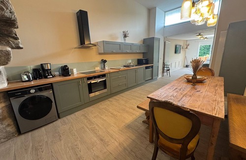 Plouneventer House | Gîte apartment with terrace near a pond animals accepted