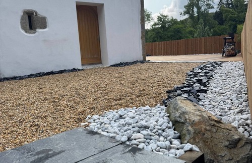 Plouneventer House | Gîte apartment with terrace near a pond animals accepted