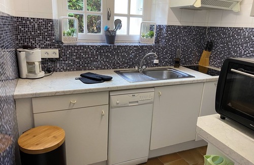 Saint-Evarzec House | GITE BIHAN 4 pers avec piscine couverte /chauffée, pétanque (pets welcome)