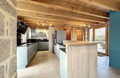 Bourg-Blanc Villa | Gite breton rénové, piscine, jacuzzi *Ty Breignou*