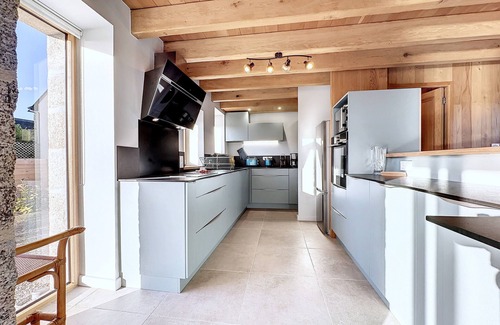 Bourg-Blanc Villa | Gite breton rénové, piscine, jacuzzi *Ty Breignou*