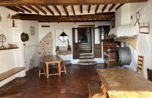 Saint-Jeannet Cottage | Gite de groupe La Ferrage in the heart of the cote d'azur. top value for money.