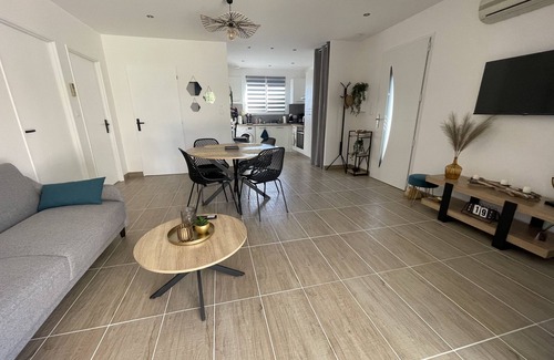 Septfonds House | Gîte De La Fontaine with Jacuzzi, Just Steps from the Village