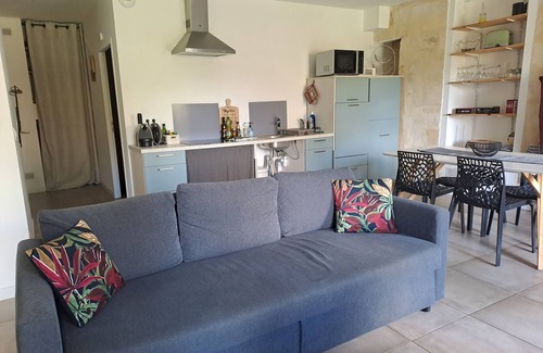 Sadirac Cottage | Gîte-Family-Ensuite with Shower-Lake view