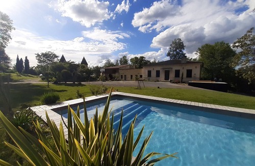 Sadirac Cottage | Gîte-Family-Ensuite with Shower-Lake view