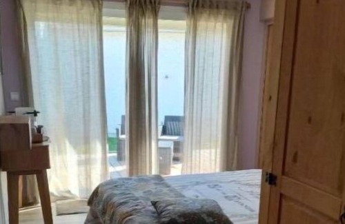 Saint-Sulpice-et-Cameyrac Villa | Gîte and bed and breakfast with private swimming pool near Bordeaux