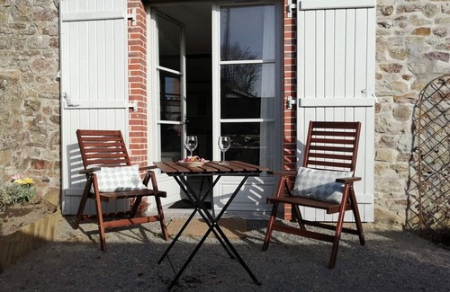 Sainte-Suzanne-and-Chammes Cottage | Gite Sainte-Suzanne-et-Chammes, 2 bedrooms, 4 persons